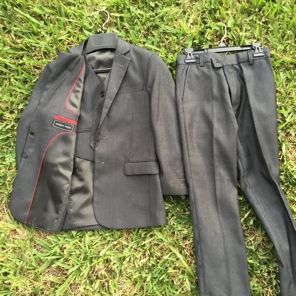 Boys 10 R Andrew Fezza Suit - Picture 2 of 2